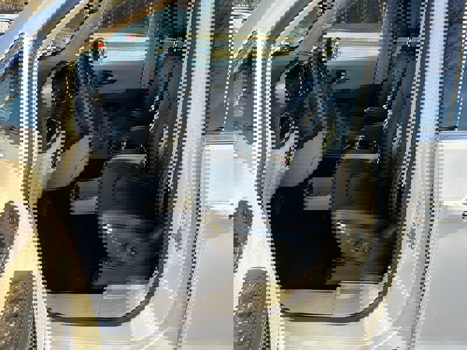 Used 2024 Chrysler Pacifica Touring-L image 9