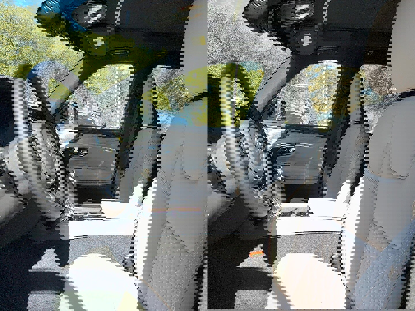 New 2026 Volvo XC90 T8 Plus w/ Protection Package Premier image 12