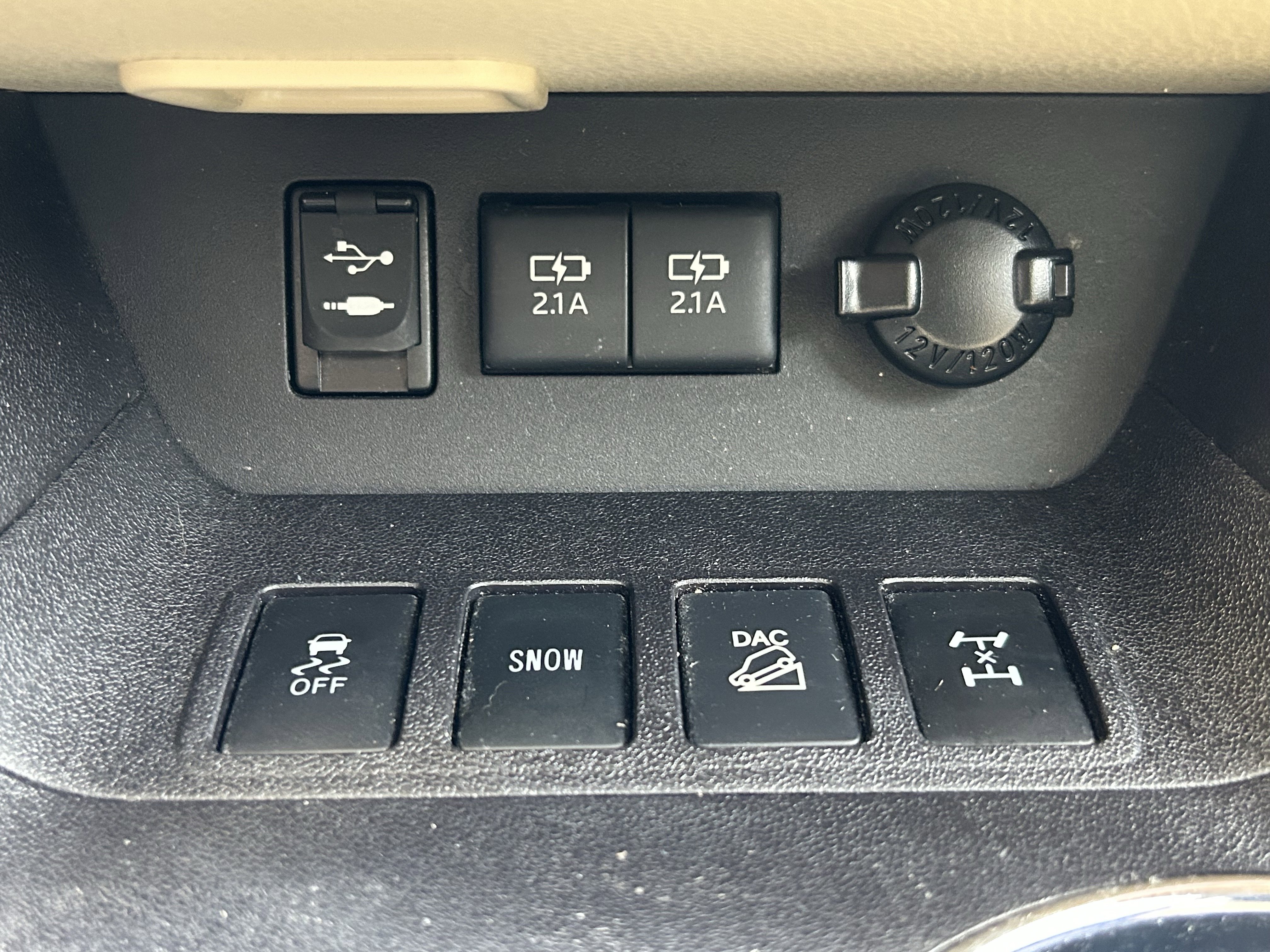 Certified 2018 Toyota Highlander XLE w/ Protection Package #3 AWD/4WD image 33