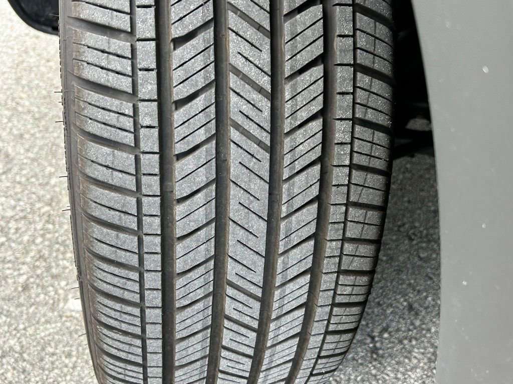 Certified 2025 Volkswagen Taos SE image 48