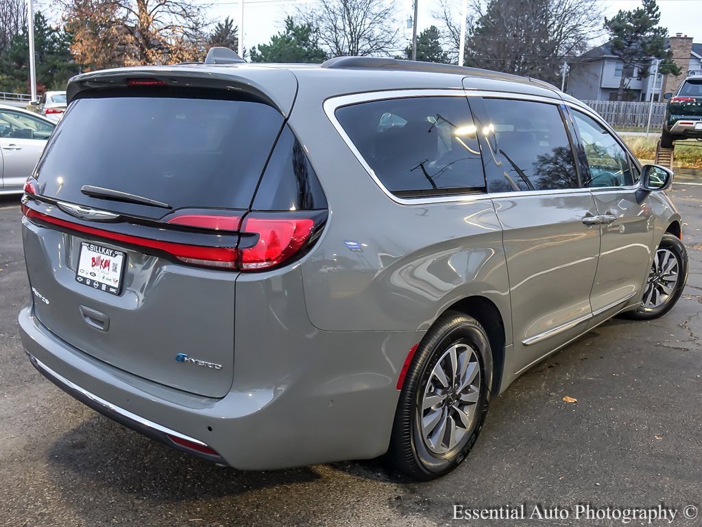 Used 2022 Chrysler Pacifica Limited w/ Uconnect Theater Family Group image 12
