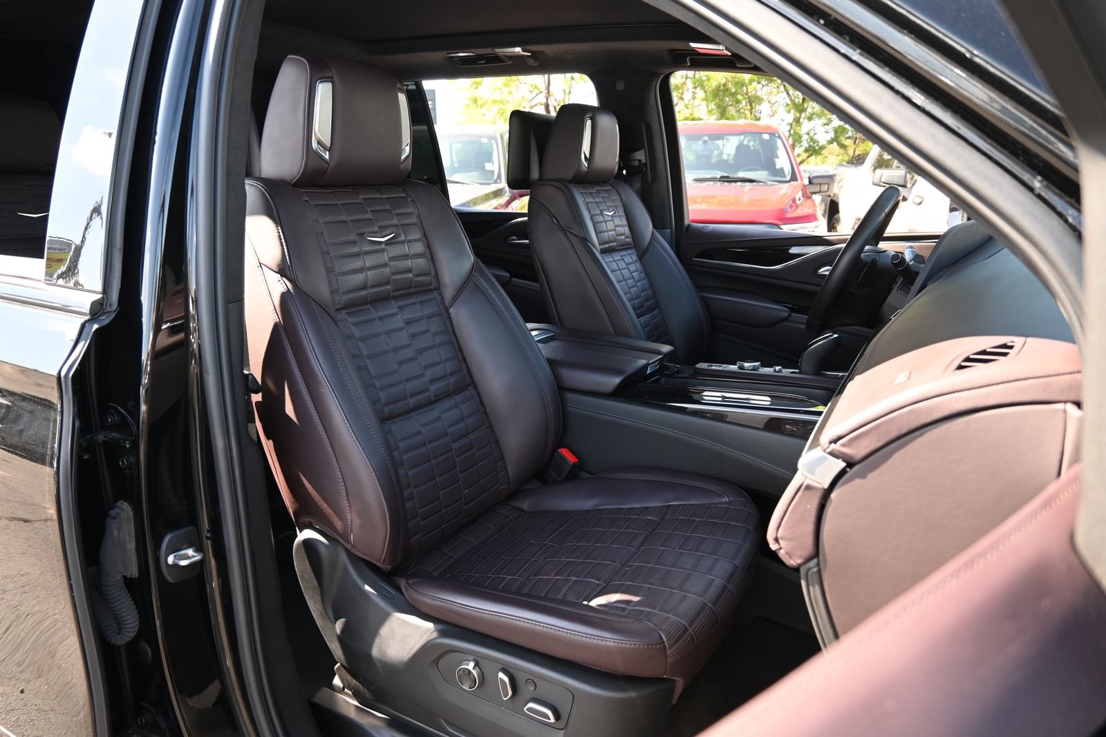 Certified 2023 Cadillac Escalade ESV Sport Platinum AWD/4WD image 26