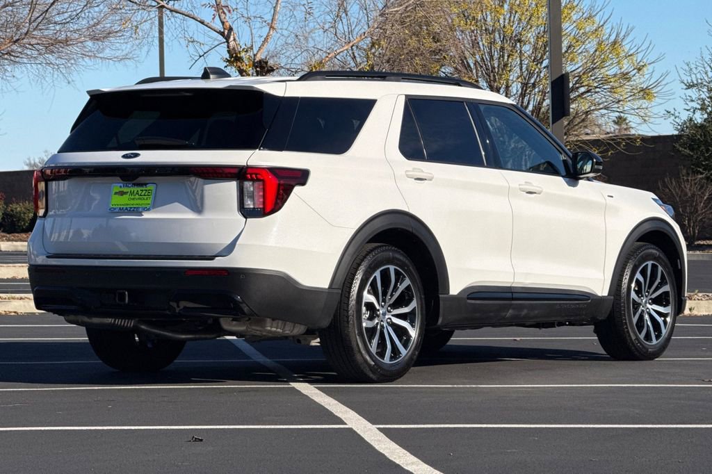 Used 2025 Ford Explorer ST-Line image 11