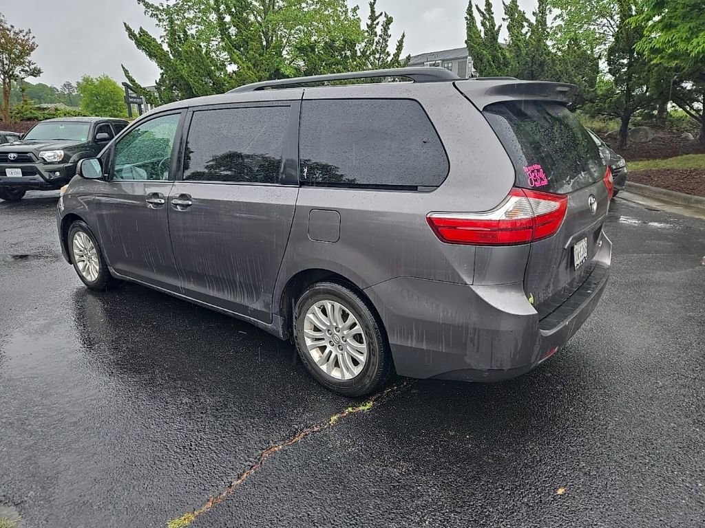 Used 2015 Toyota Sienna XLE FWD image 4