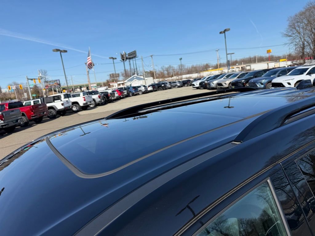 Used 2024 GMC Acadia AT4 w/ Luxury Package image 8