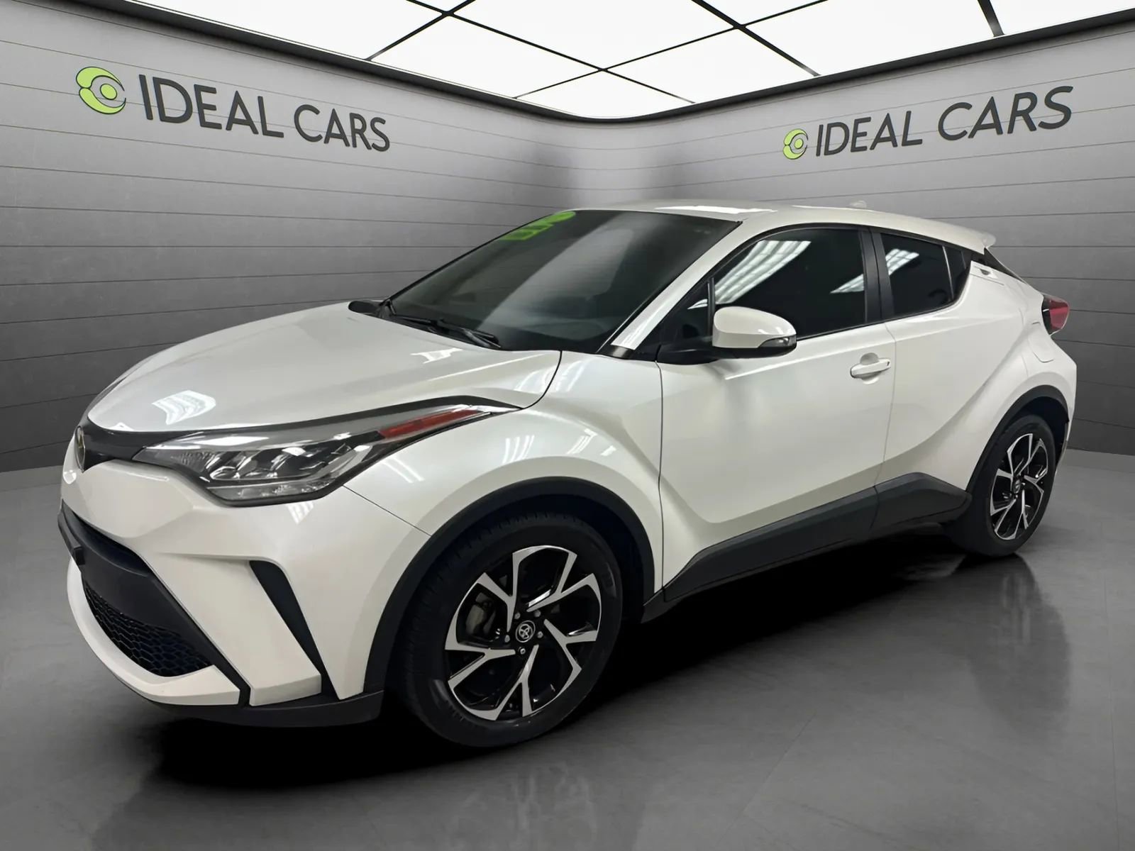Used 2021 Toyota C-HR XLE FWD image 1