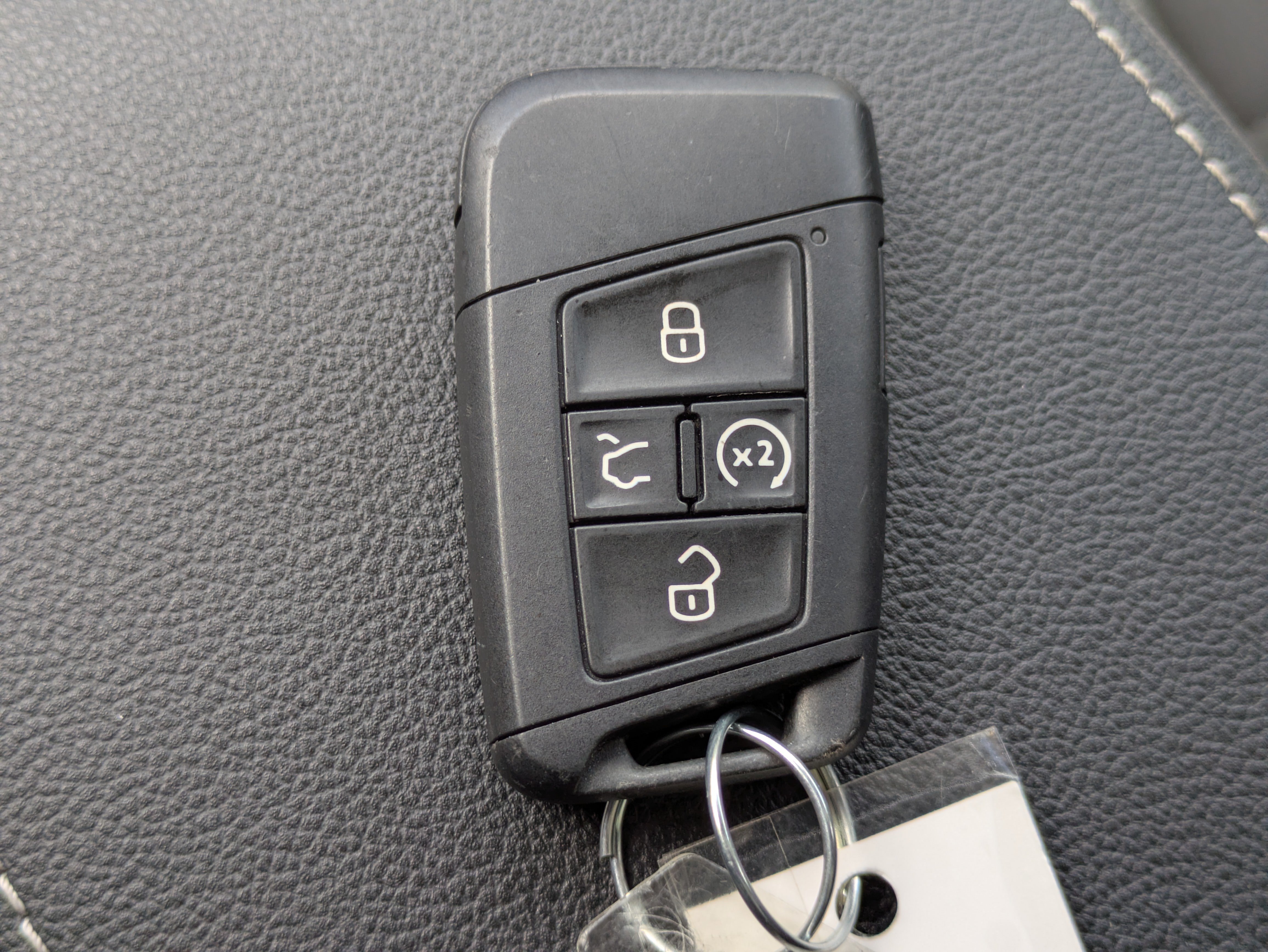 Used 2022 Volkswagen Taos SE w/ Panoramic Sunroof Package FWD image 31