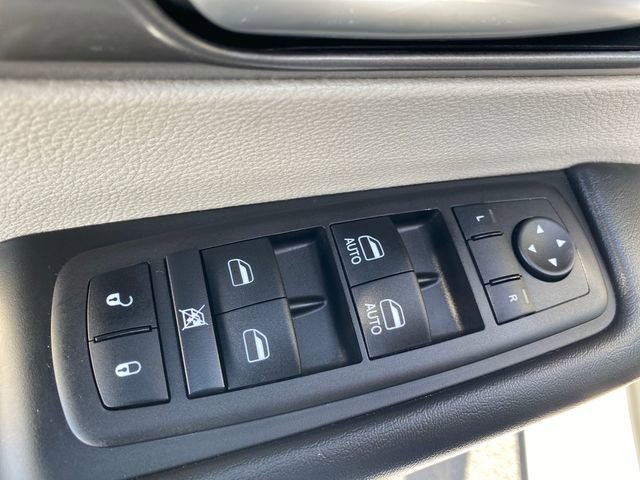 Used 2024 Chrysler Pacifica Touring-L image 15