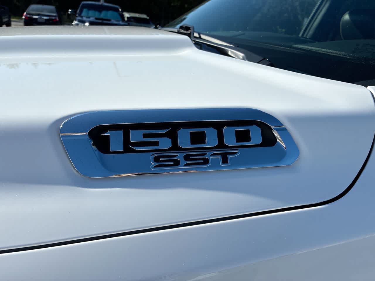Used 2025 RAM 1500 Laramie AWD/4WD image 30
