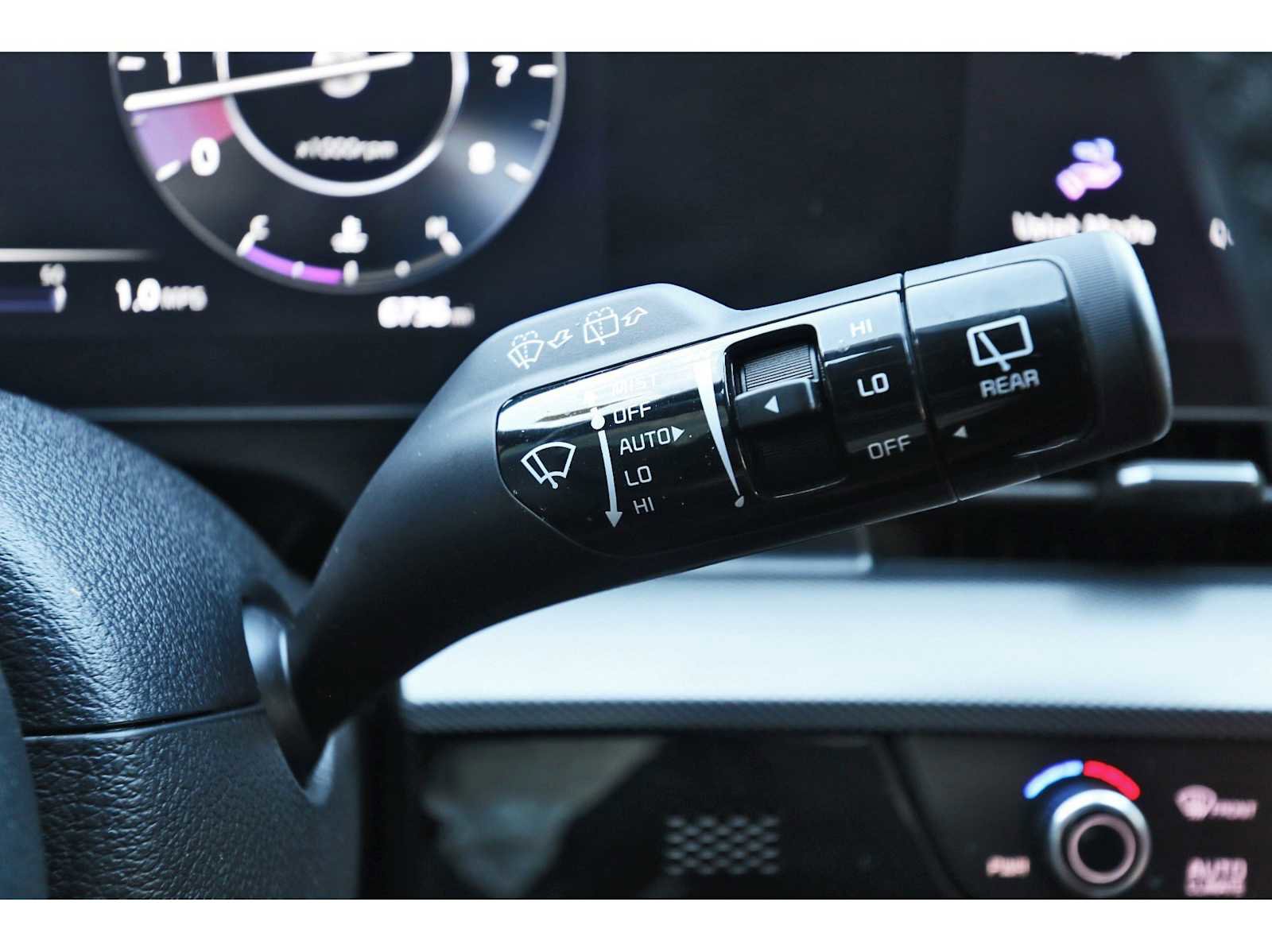 Used 2025 Kia Sportage SX image 18