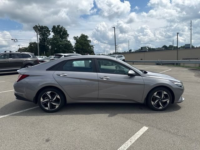 Used 2023 Hyundai Elantra SEL w/ Convenience Package FWD image 8