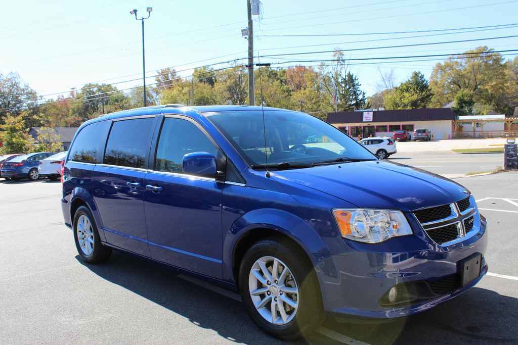 Used 2019 Dodge Grand Caravan SXT image 3
