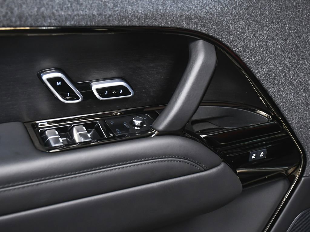 Used 2025 Land Rover Range Rover Sport Autobiography image 9