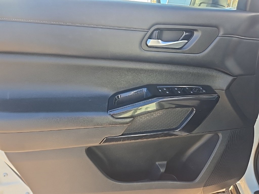 Used 2022 Nissan Pathfinder SV w/ SV Black Package image 12