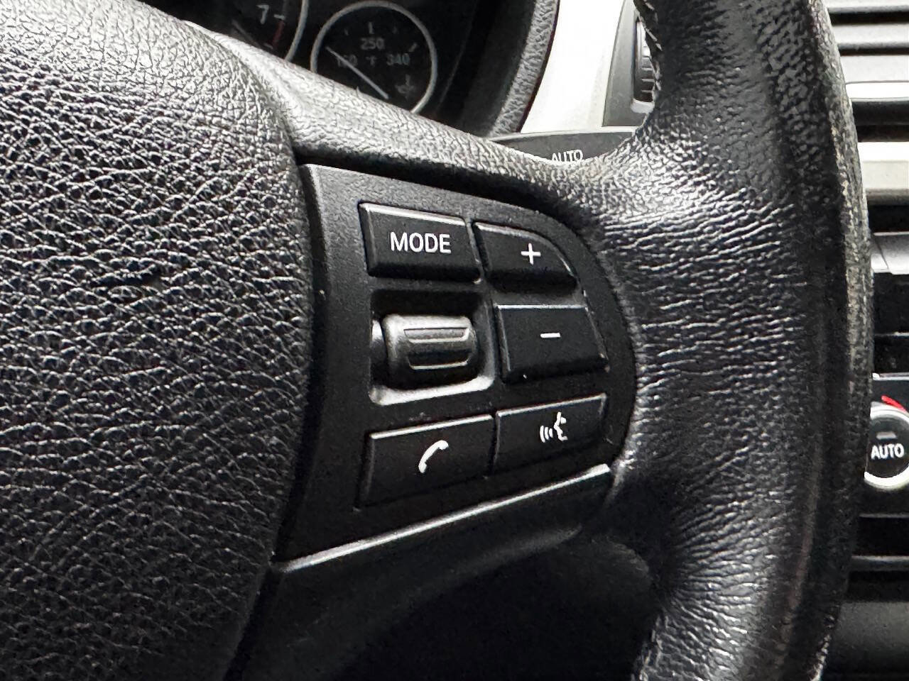 Used 2018 BMW 320i xDrive Sedan image 27