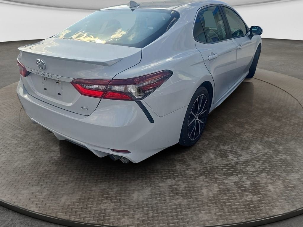 Used 2024 Toyota Camry SE image 10