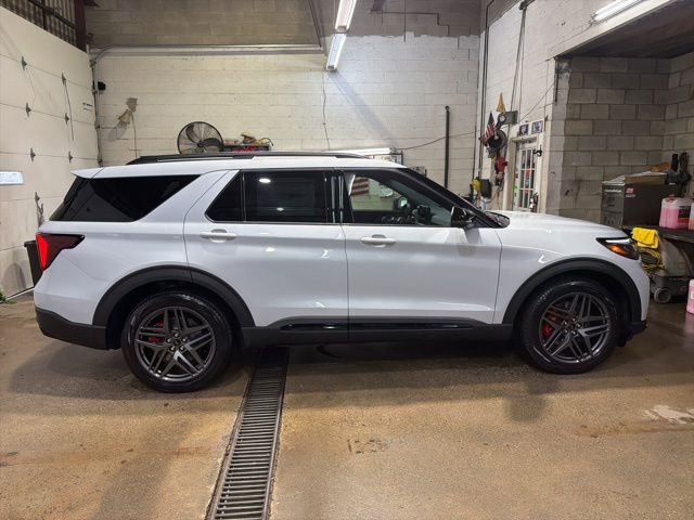 New 2026 Ford Explorer ST image 3