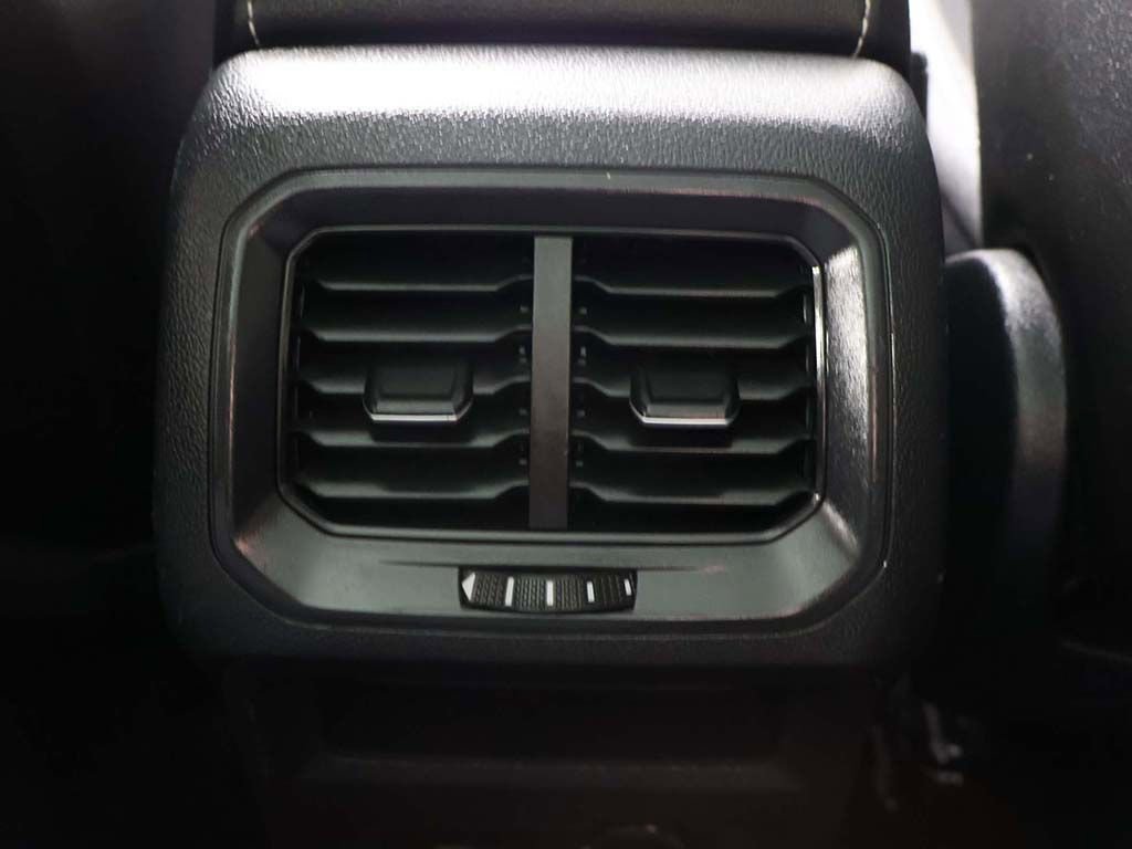 Used 2024 Volkswagen Tiguan SE w/ Panoramic Sunroof Package FWD image 53