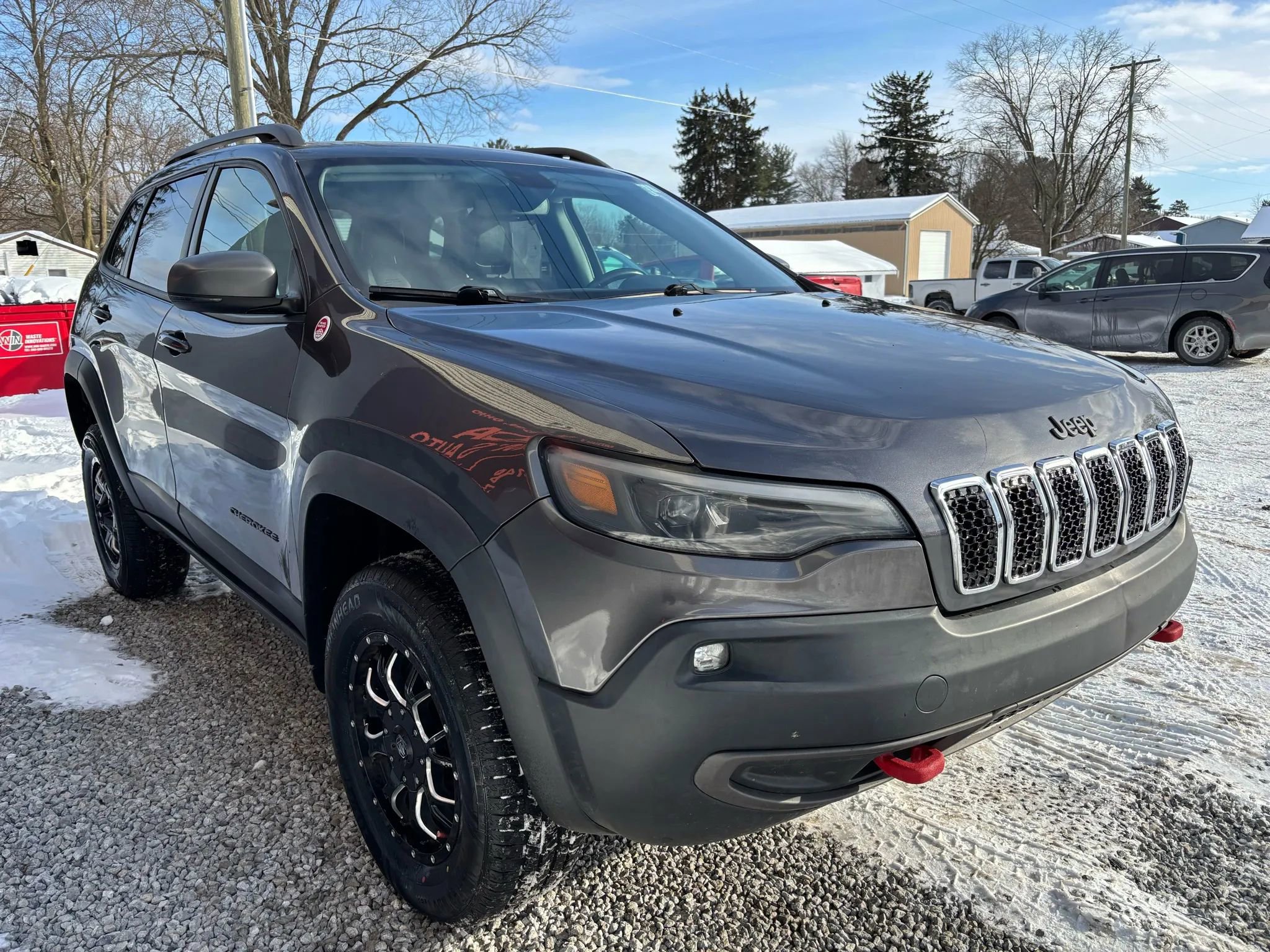 Used 2019 Jeep Cherokee Trailhawk image 9