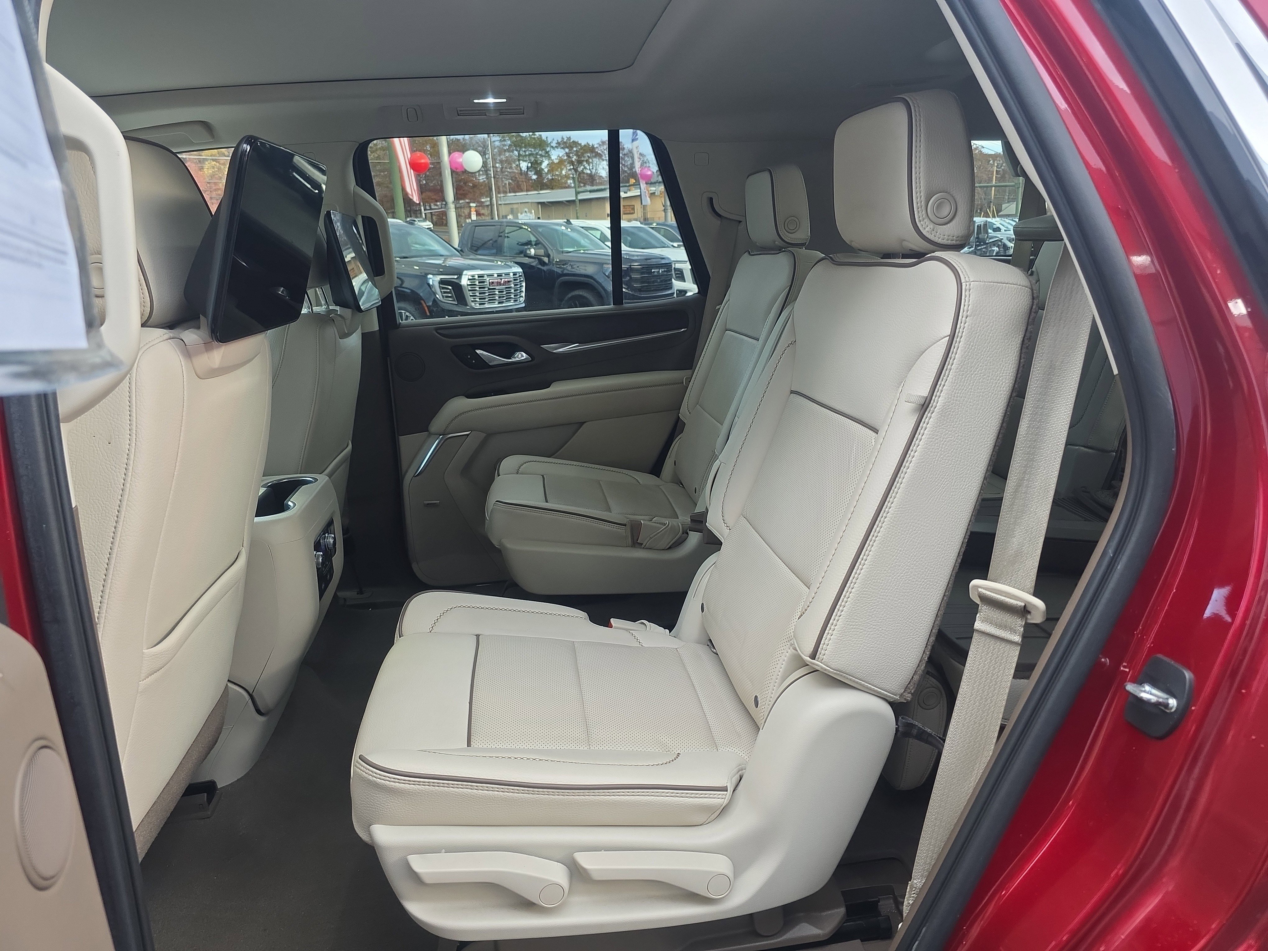 Used 2021 GMC Yukon Denali w/ Denali Ultimate Package image 13