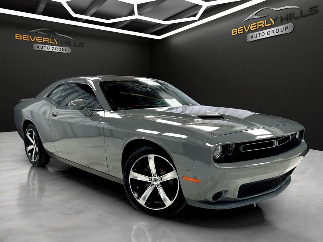 Used 2019 Dodge Challenger SXT image 7