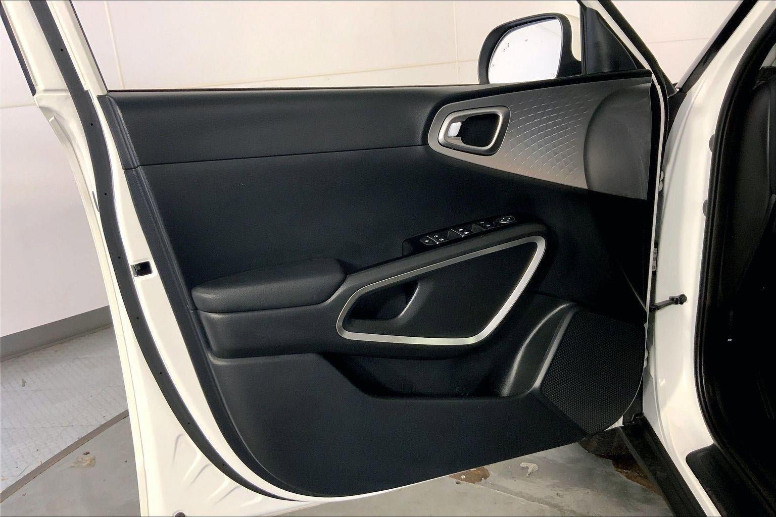 Used 2025 Kia Soul LX FWD image 24