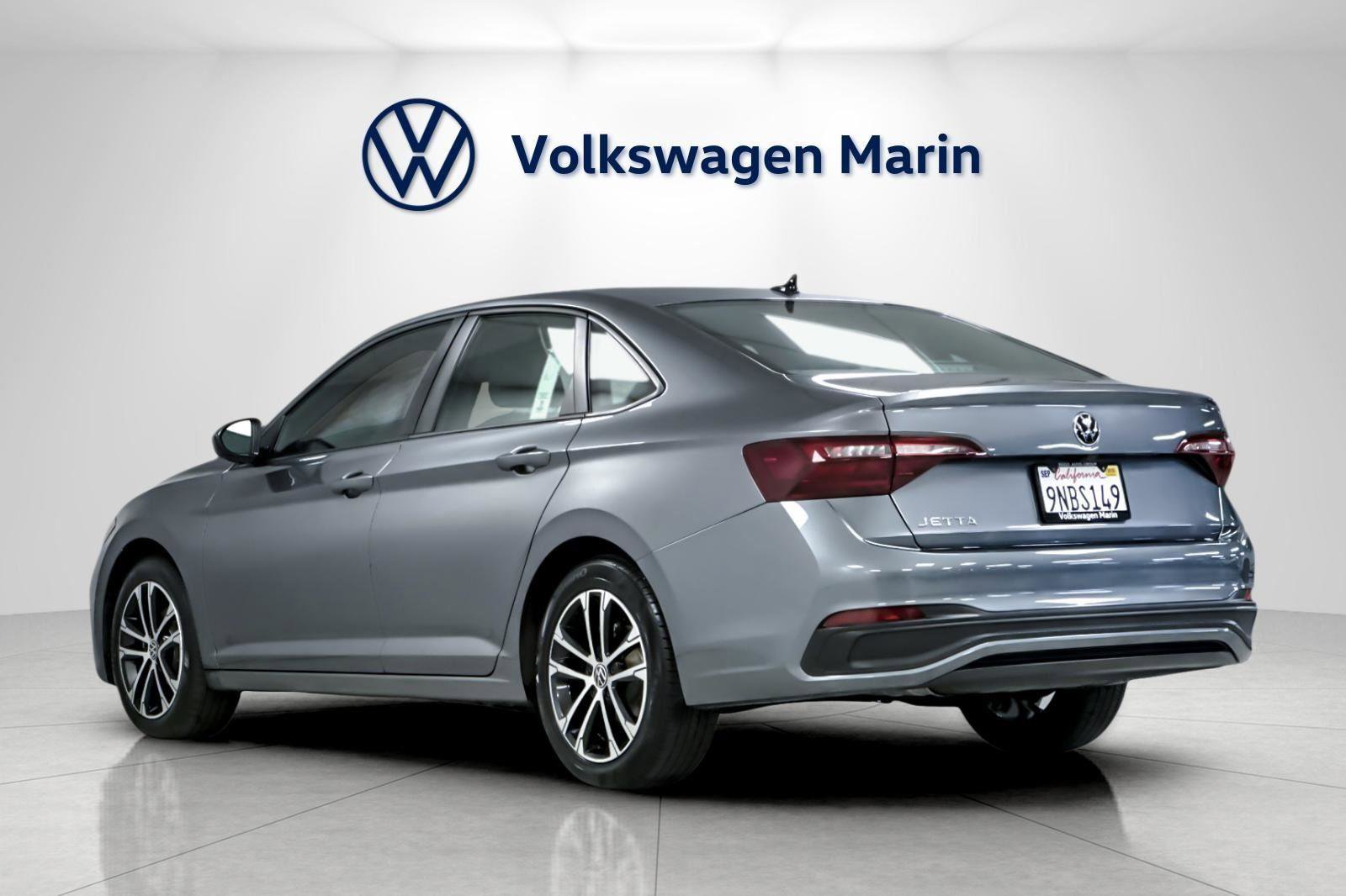 Used 2022 Volkswagen Jetta Sport image 3
