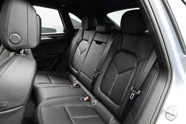 Certified 2025 Porsche Macan AWD/4WD image 14