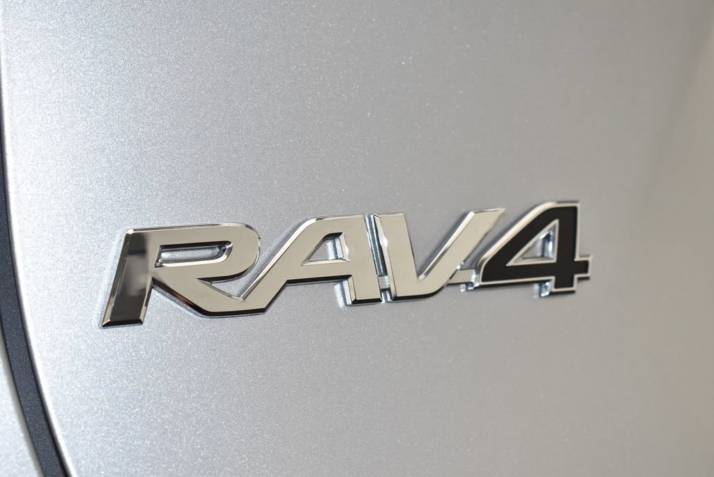 Used 2025 Toyota RAV4 XLE AWD/4WD image 9