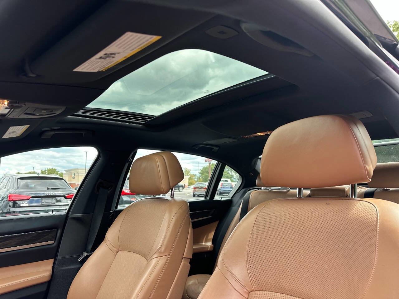 Used 2013 BMW 750Li xDrive image 10