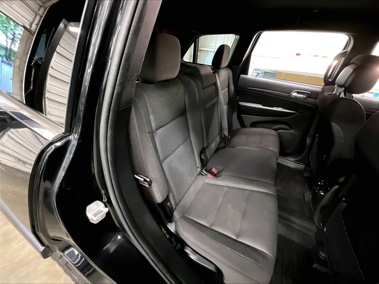 Used 2021 Jeep Grand Cherokee Laredo AWD/4WD image 29