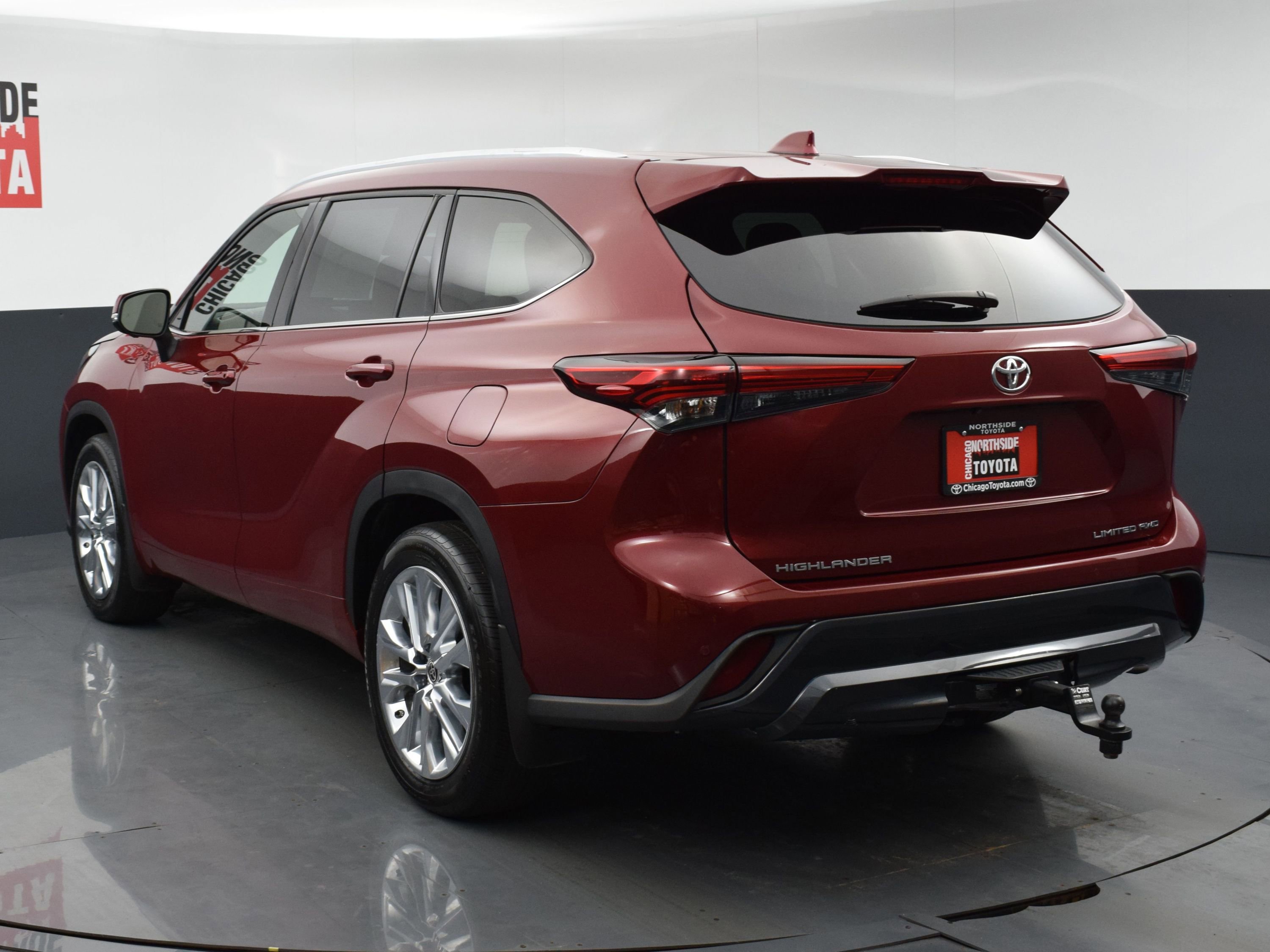 Used 2023 Toyota Highlander Limited AWD/4WD image 3