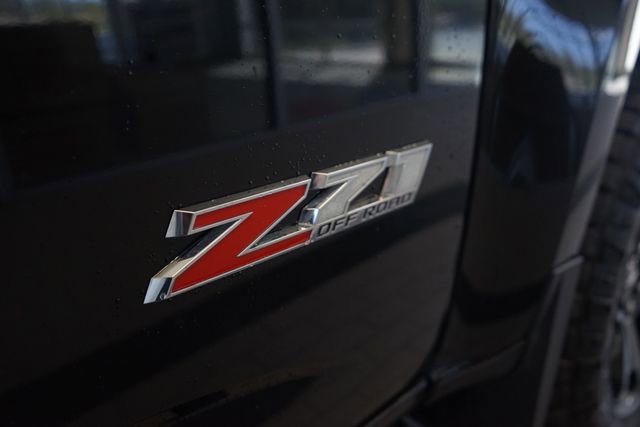 Used 2022 Chevrolet Colorado Z71 w/ Z71 Midnight Edition AWD/4WD image 16