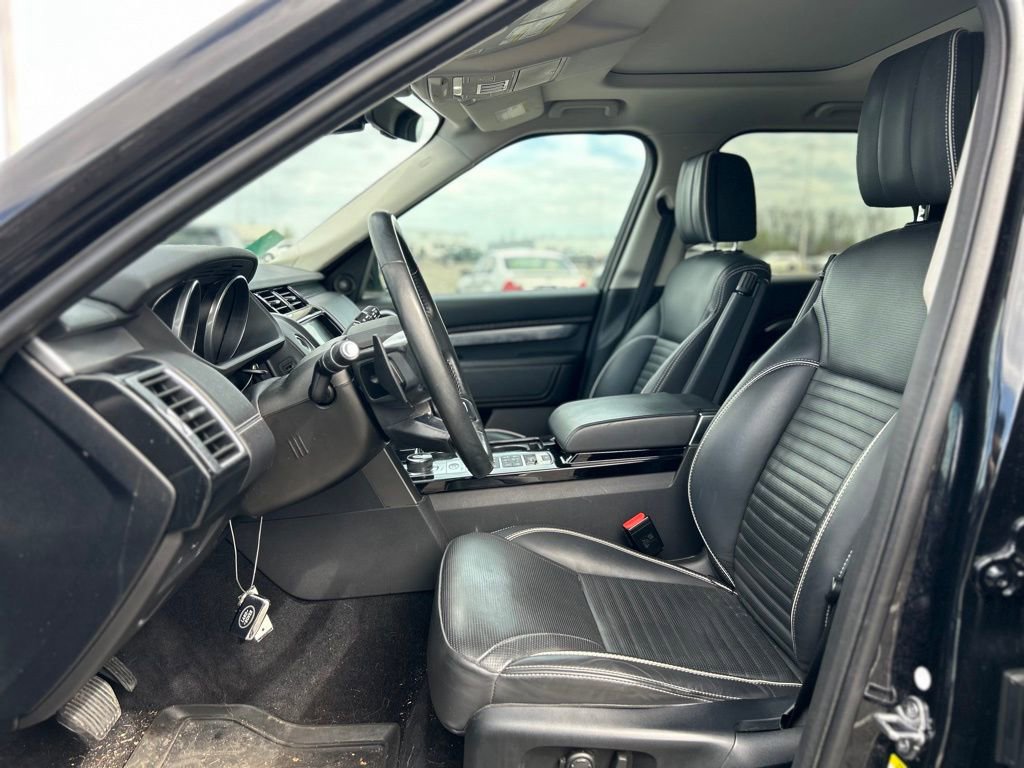 Used 2017 Land Rover Discovery First Edition AWD/4WD image 14