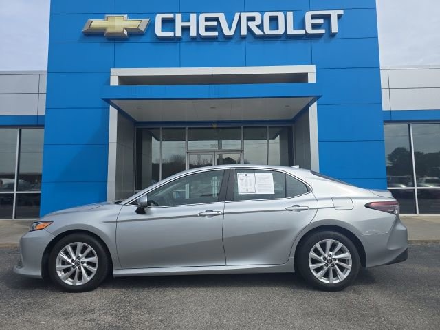 Used 2023 Toyota Camry LE image 2