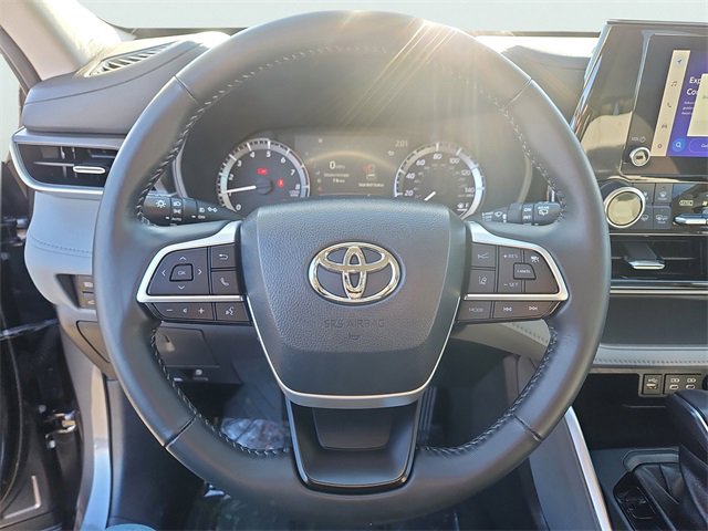 Used 2023 Toyota Highlander LE image 26