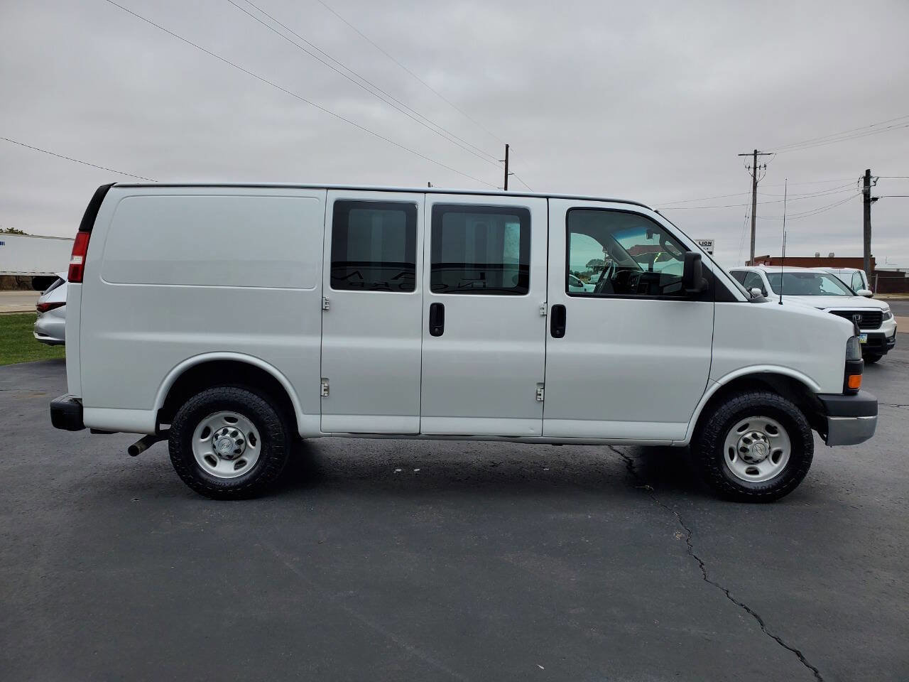 Used 2018 Chevrolet Express 2500 w/ Driver Convenience Package image 6
