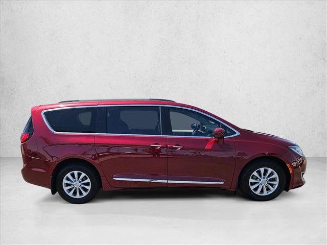 Used 2017 Chrysler Pacifica Touring-L FWD video 4