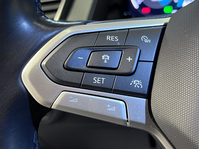 Certified 2025 Volkswagen Atlas Cross Sport SEL R-Line AWD/4WD image 21