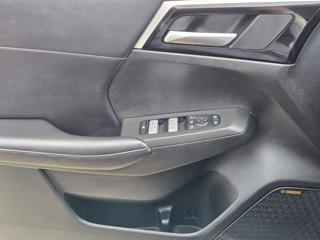 New 2026 Mitsubishi Outlander SE image 17