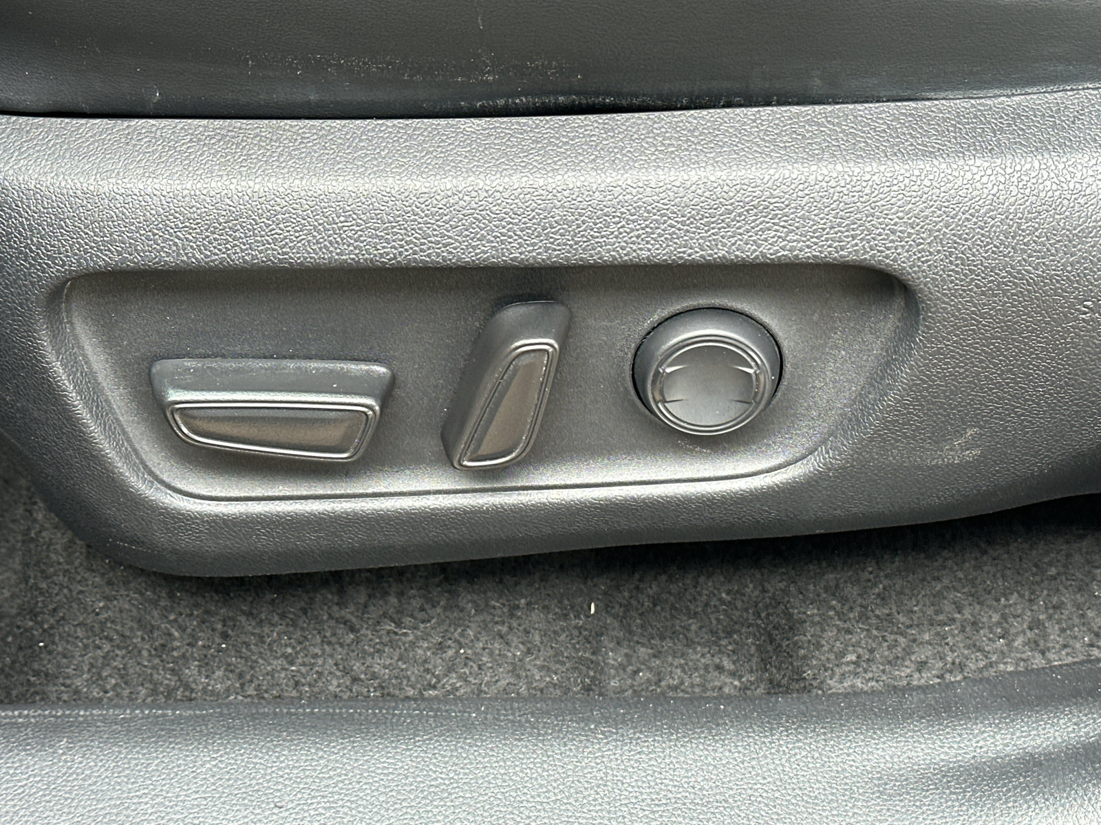 Used 2026 Toyota RAV4 XLE Premium FWD image 29