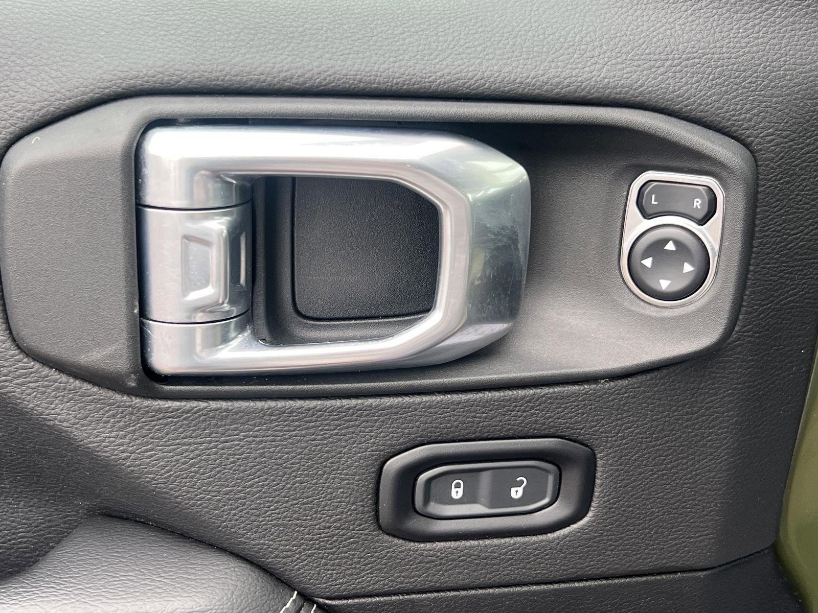 Used 2021 Jeep Gladiator Overland image 23