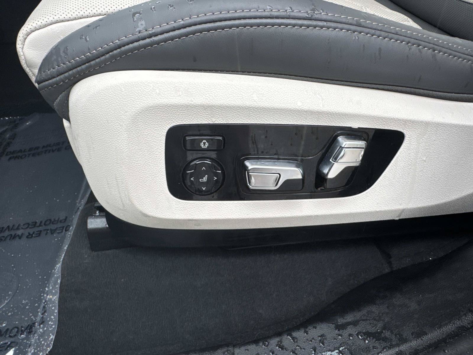 Certified 2025 BMW ALPINA XB7 AWD/4WD image 21
