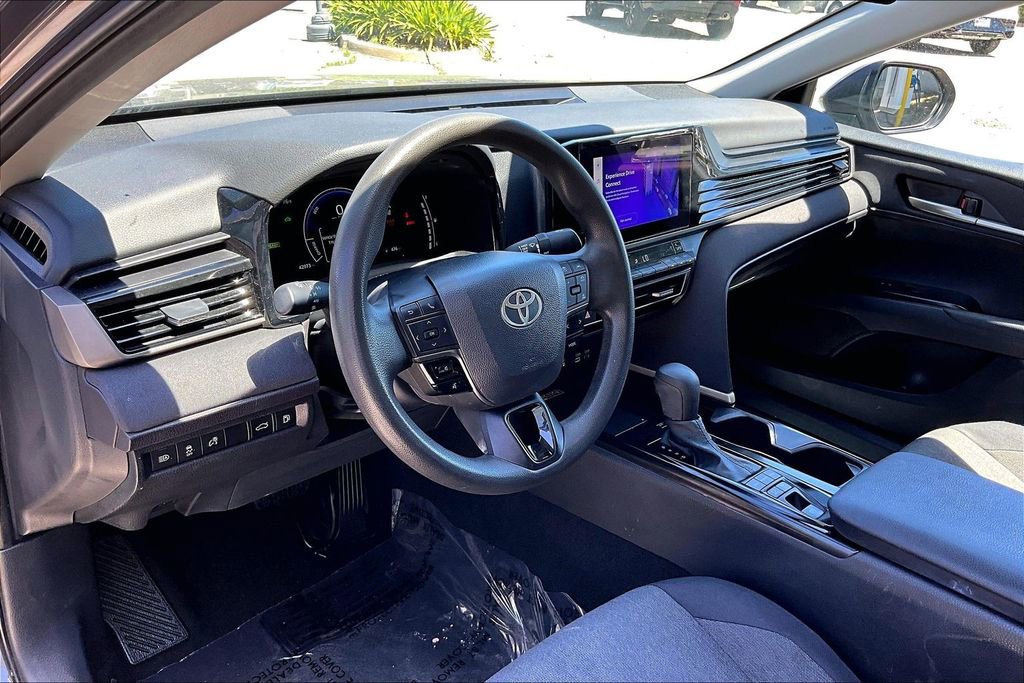 Used 2025 Toyota Camry LE FWD image 17