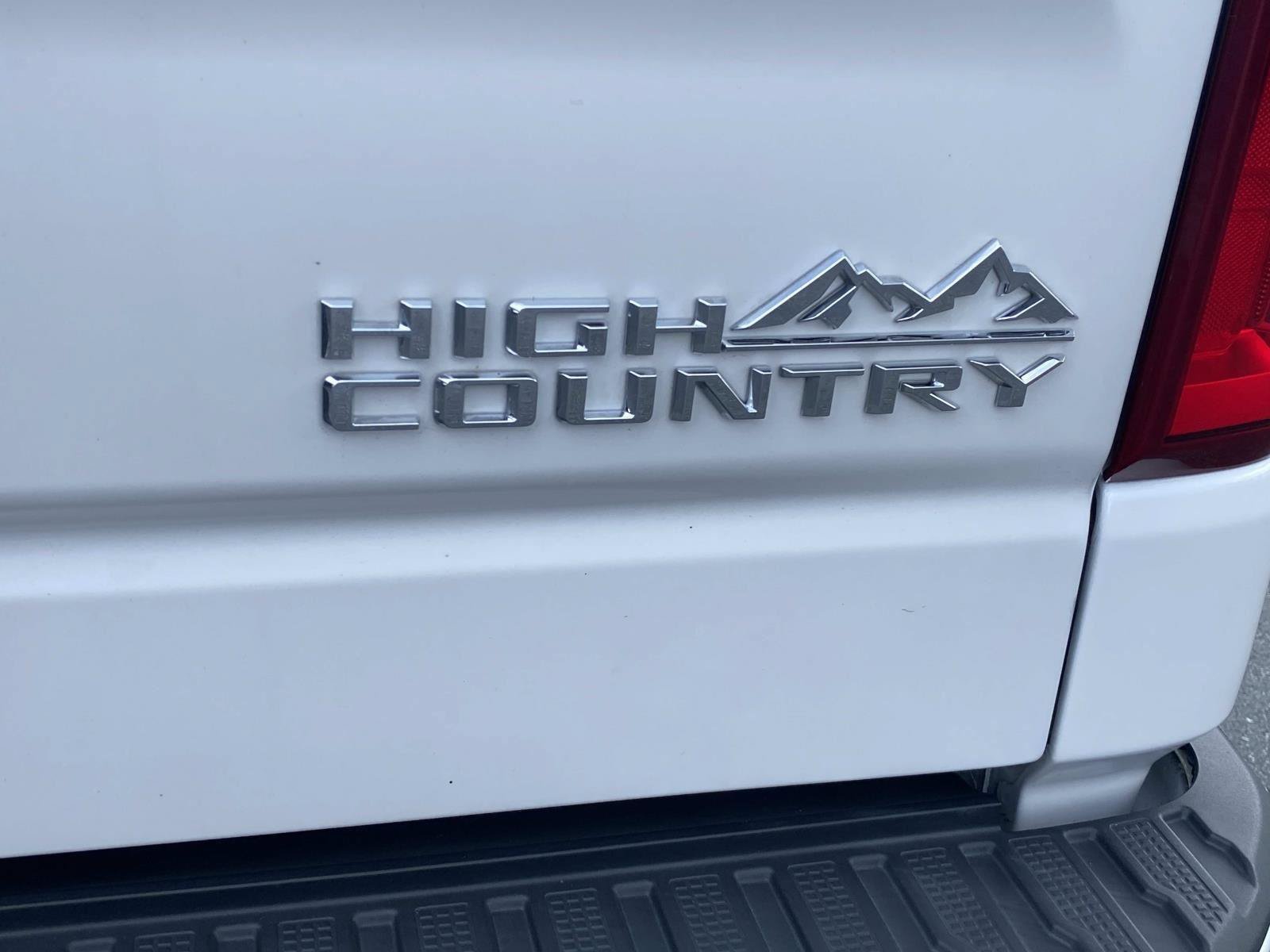 Used 2019 Chevrolet Silverado 1500 High Country w/ Technology Package AWD/4WD image 6