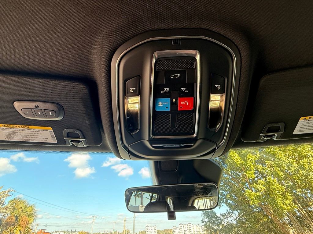 Certified 2025 Jeep Grand Cherokee Limited image 11