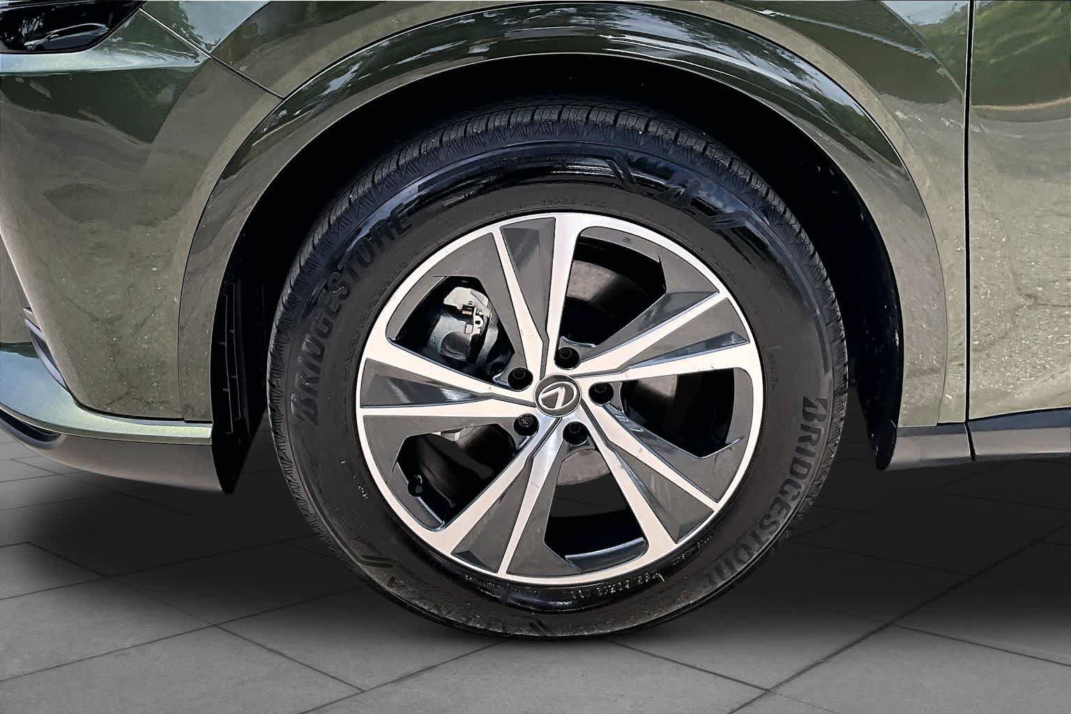 Used 2025 Lexus RX 350 Premium w/ Accessory Package (Z1) FWD image 11