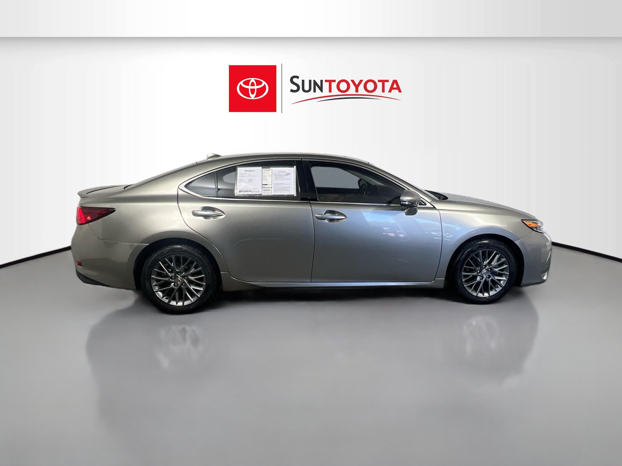 Used 2018 Lexus ES 350 w/ Premier Package FWD image 2