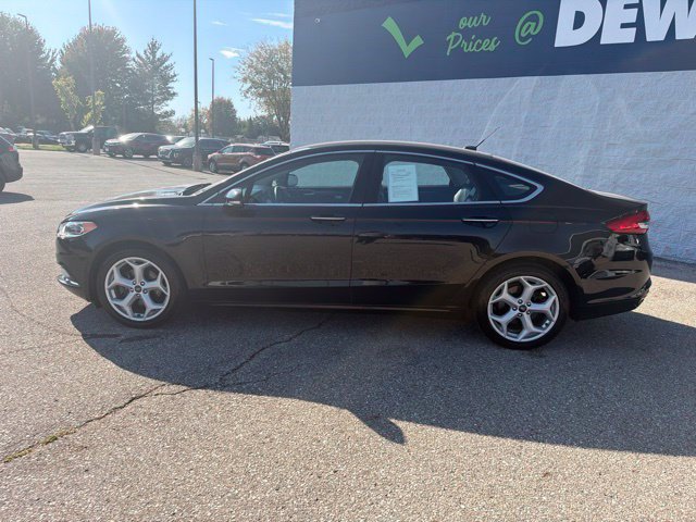 Used 2017 Ford Fusion SE w/ Fusion SE Technology Package AWD/4WD image 2