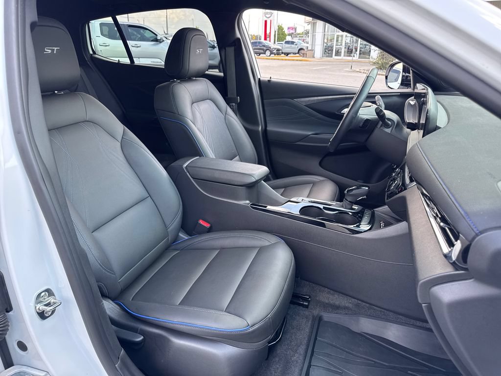 Used 2025 Buick Envista Sport Touring w/ Convenience I Package FWD image 11